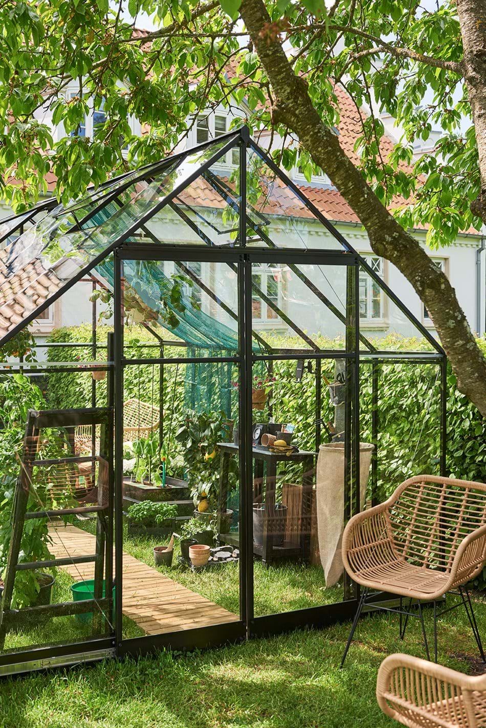 Halls QUBE+ 812 Greenhouse