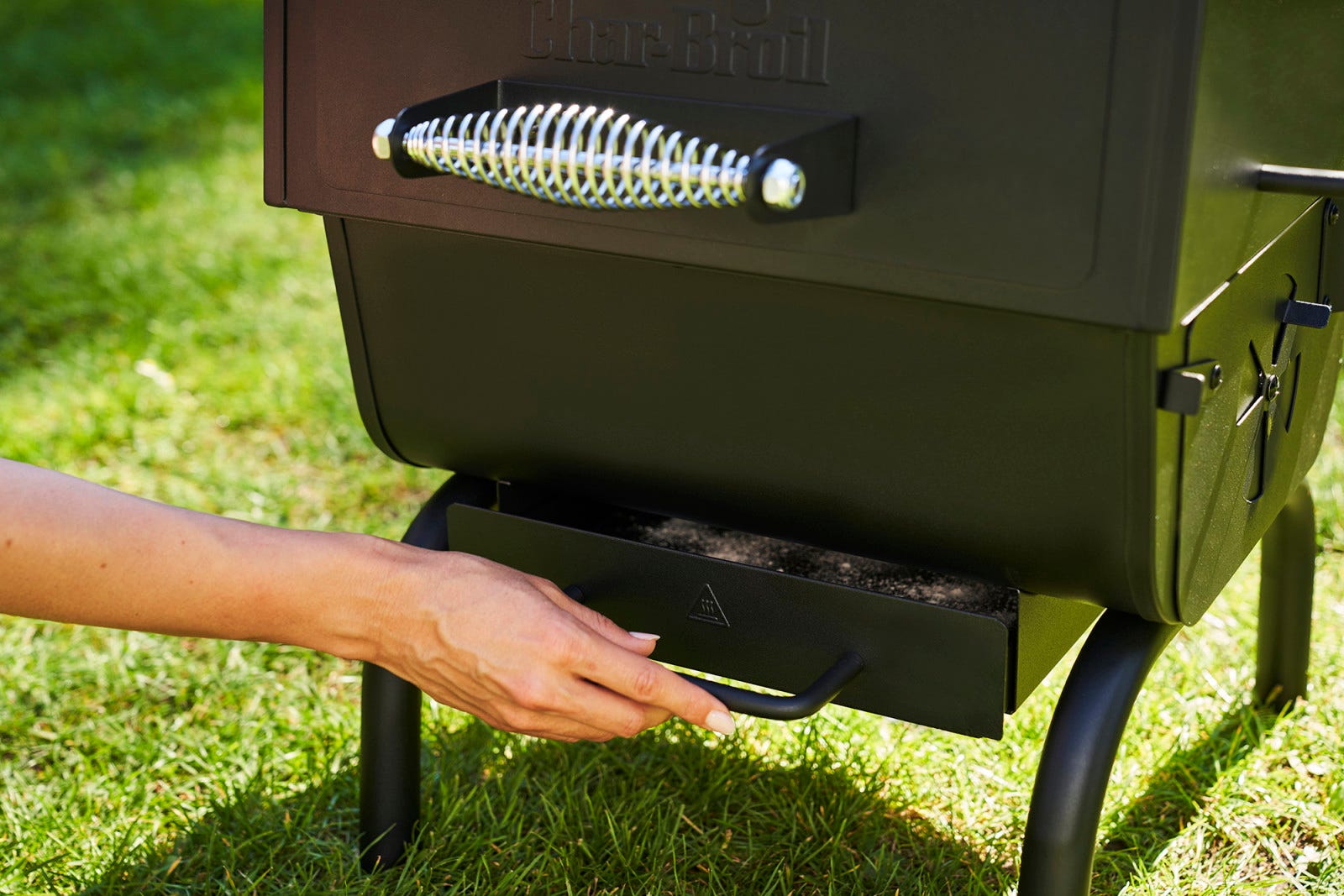 Char-Broil Charcoal 2GO removable ash trap