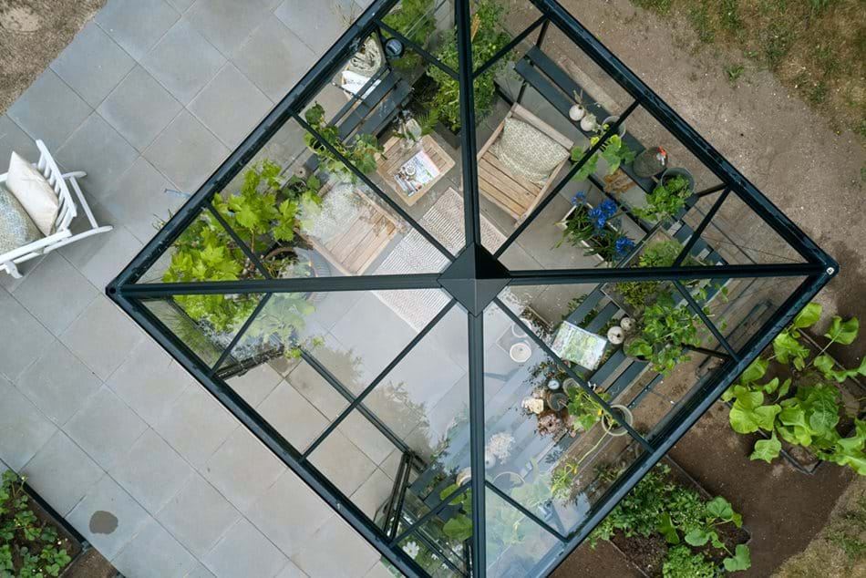 Halls QUBE Square 88 Greenhouse